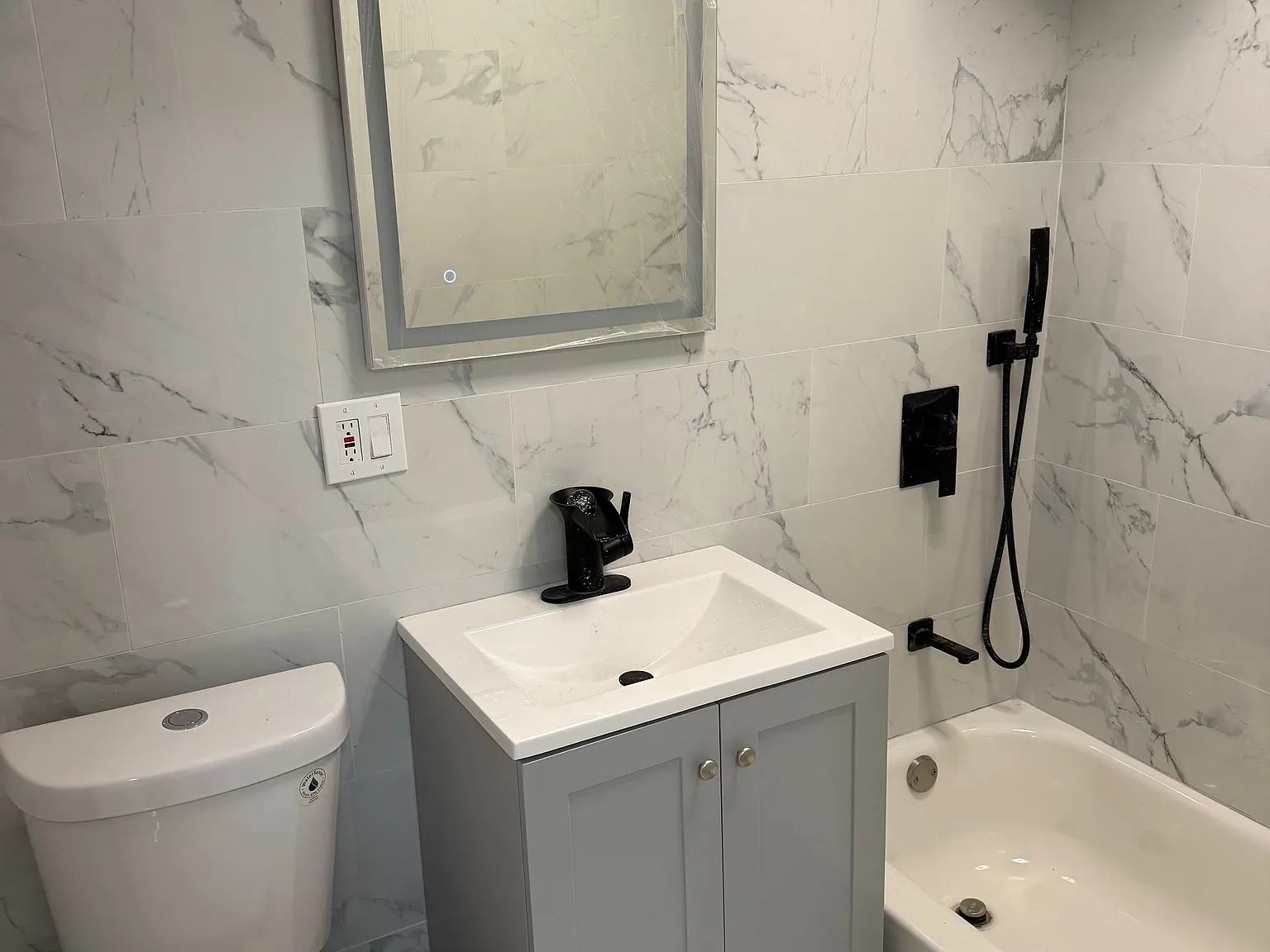 5 bed, 1200 sqft, $4,680 — Photo 2