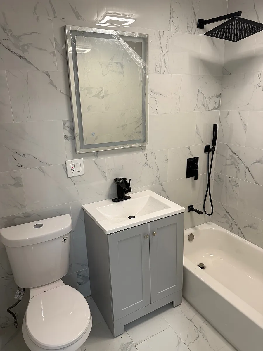 Building Photo - 4621 Carpenter Ave #1