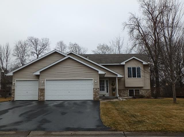 1st image of 748 101st Ln NE