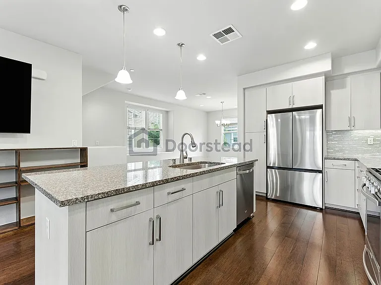 801 Jetty Dr — Photo 4