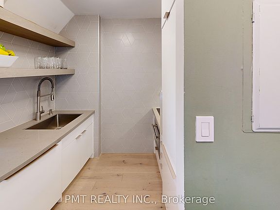 5th image of 550 Front St W Unit Penthouse 17