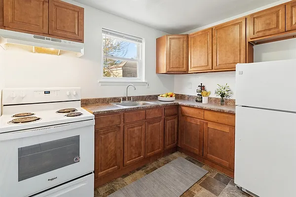 Walnut Chestnut Apartments — Photo 4