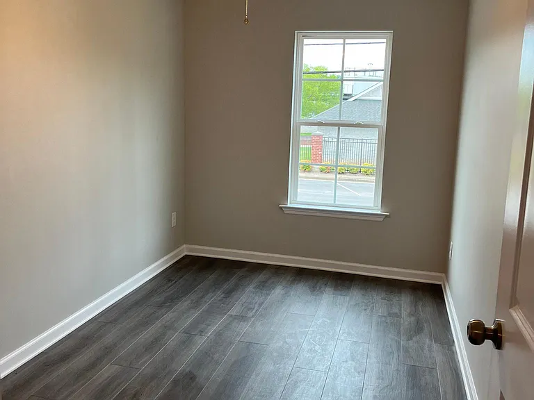 610 W Buena Vista Ave #4 — Photo 9