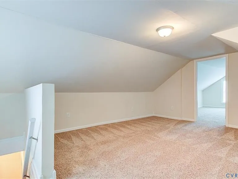 5 N Oak Ave — Photo 7