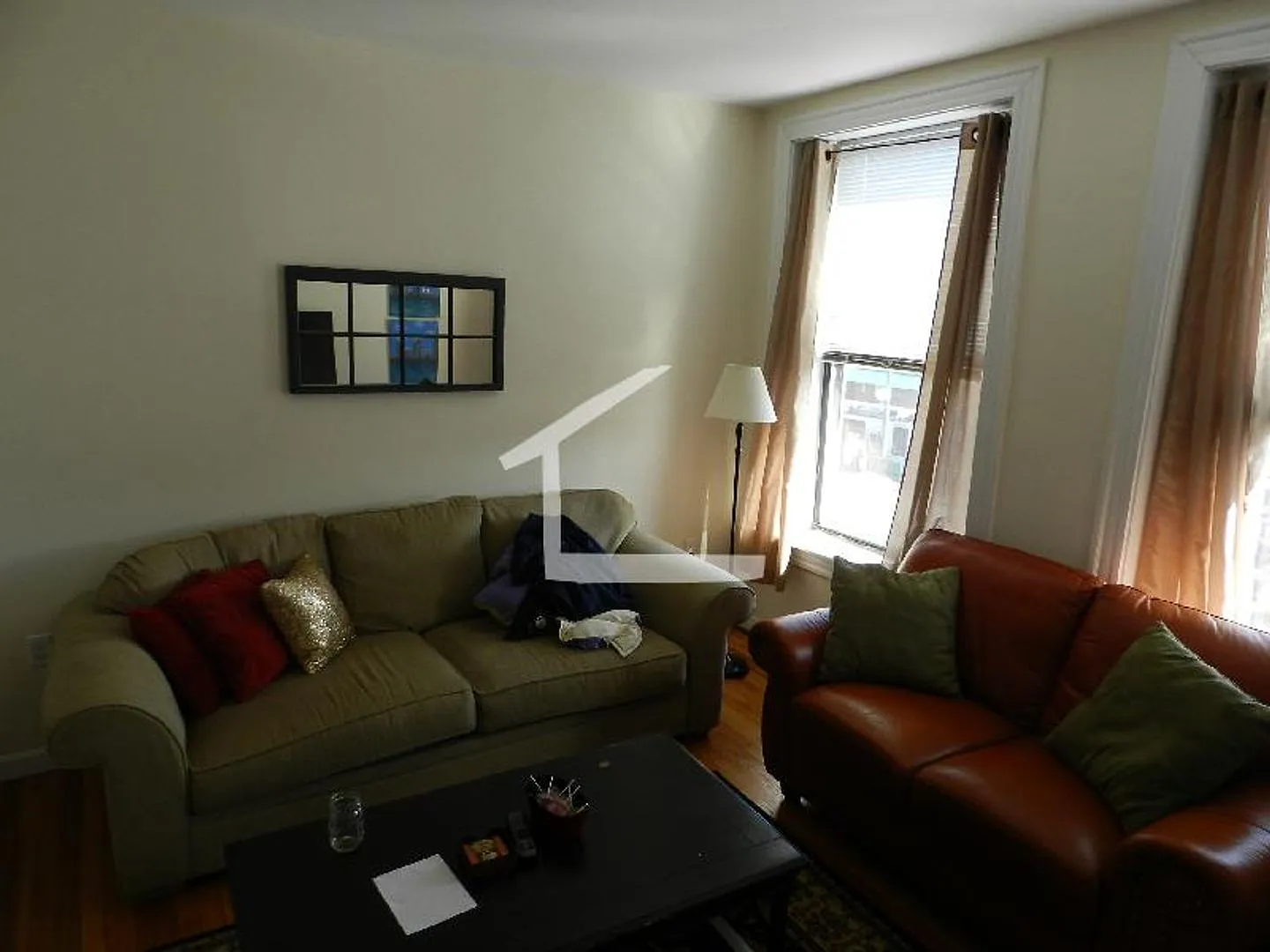 Renovated 3 bed. 1.5 bathroom on Cleveland Circle. Parking for Rent. Laundry is in the Building. — Photo 3