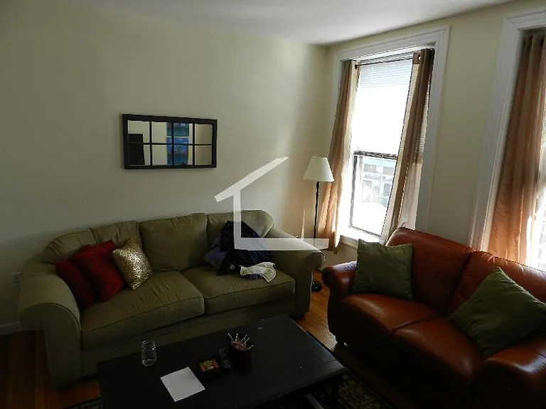 1942 Beacon St #1E — Photo 3