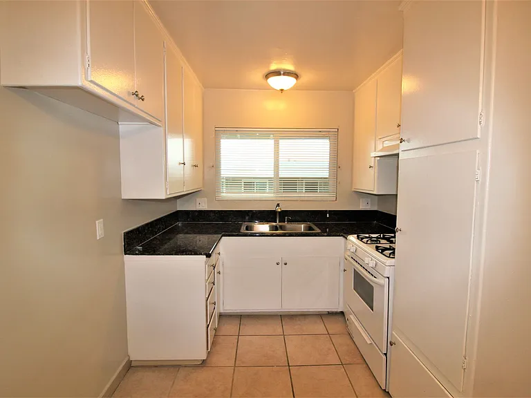 FOOTHILL VILLAGE — Photo 119