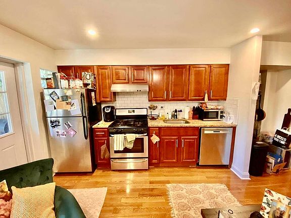 3rd image of 494 Hancock St #1A