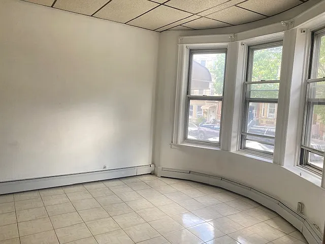 6085 Putnam Ave — Photo 1
