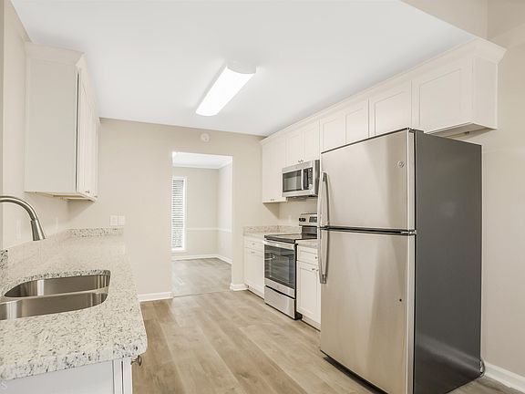 5th image of 2722 Candler Pt SW