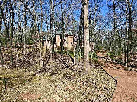 2nd image of 950 Rocky Oaks Trl