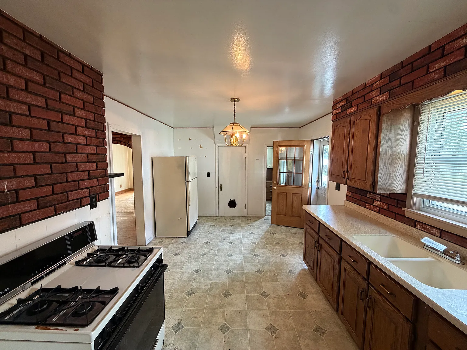 4 bed, 1326 sqft, $1,550 — Photo 2