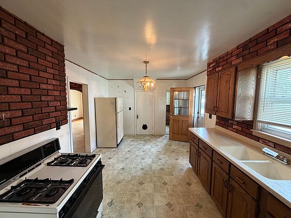 2nd image of 604 Smith St