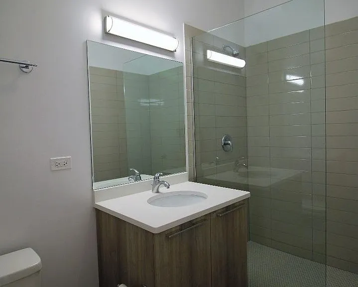 932 W Dakin St #202 — Photo 5