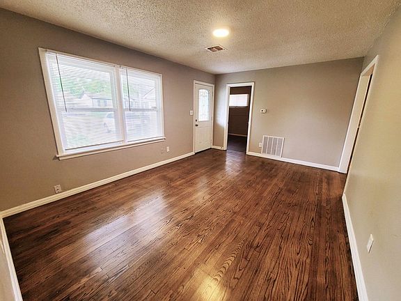5th image of 2633 SW 45th St