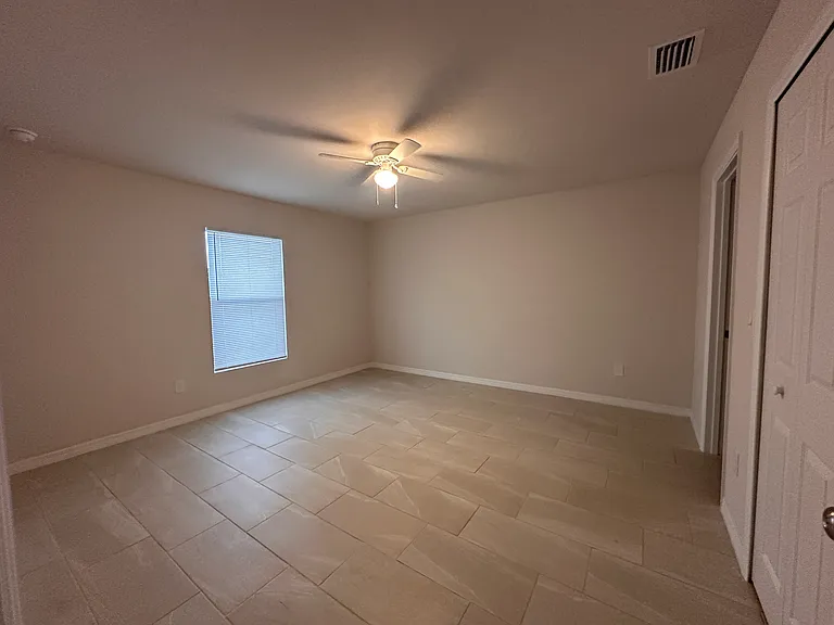 1415 NE 8th Pl — Photo 10