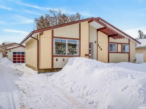 555 32nd STREET W, Prince Albert, SK S6V 6B7