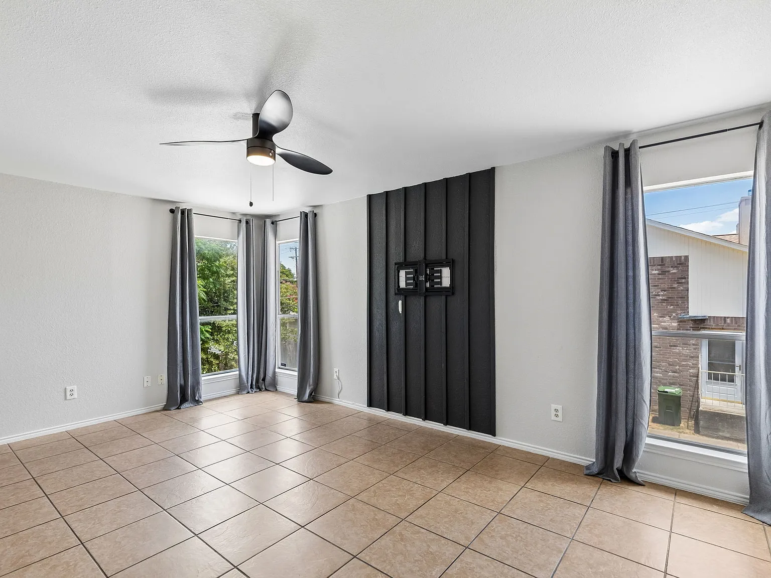 2 bed, 1.5 bath, 943 sqft, $1,475 — Photo 2
