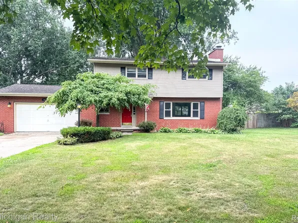 4609 W Wackerly St, Midland, MI 48640