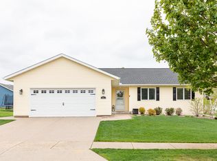 802 Silver Dr, Holmen, WI 54636
