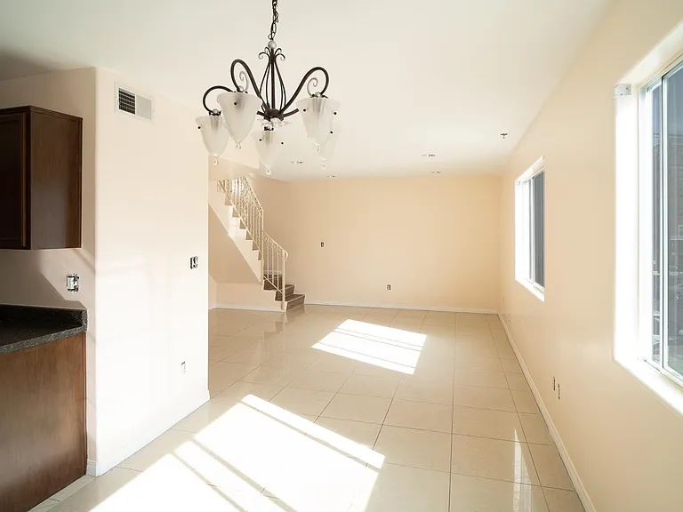 250 S Harvard Blvd #3 — Photo 12