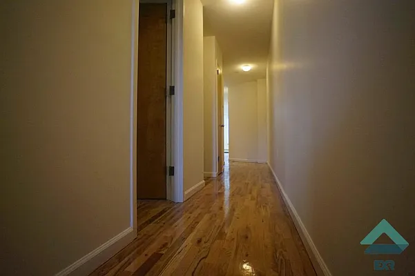 Rented by EXR | media 9