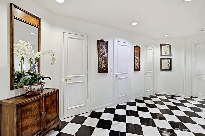 3rd image of 10000 Meydenbauer Way SE #1