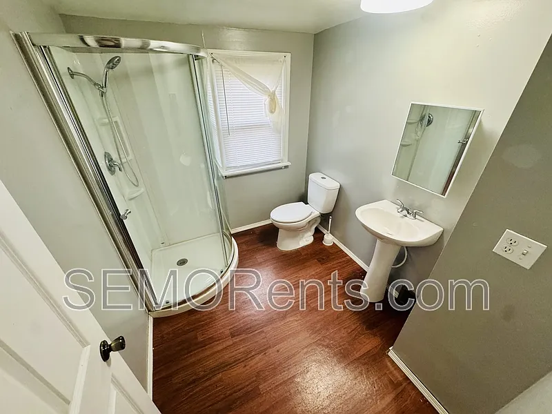 4 bed, 2.0 bath, $1,525 — Photo 3