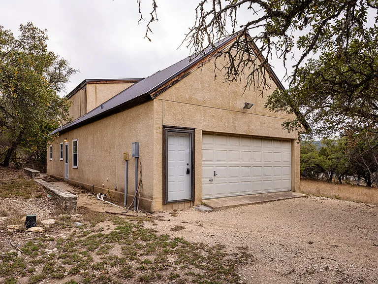 138 Hobson Ln — Photo 32