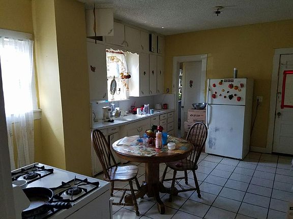 3rd image of 3317 Avenue H