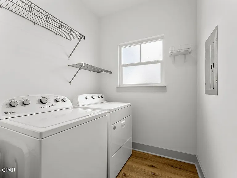 22524 Lakeview Dr — Photo 10