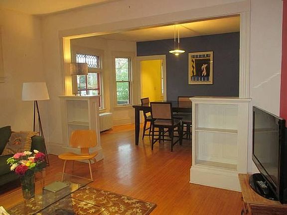 3rd image of 135 Bedford St SE