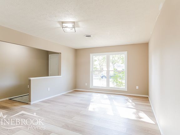 3rd image of 398 Naples Pl
