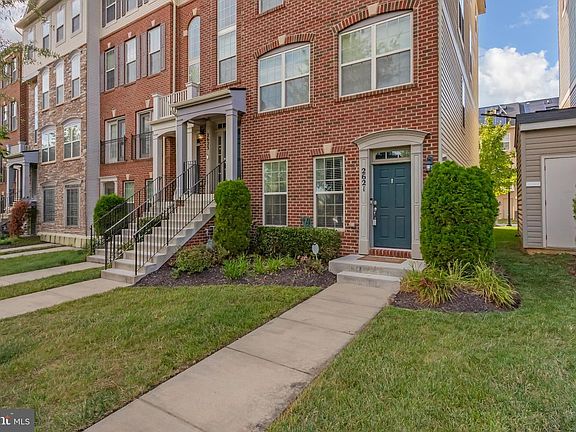 2nd image of 2621 Campus Way N