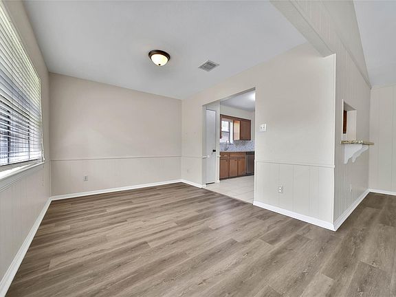 4th image of 2770 Tinechester Dr
