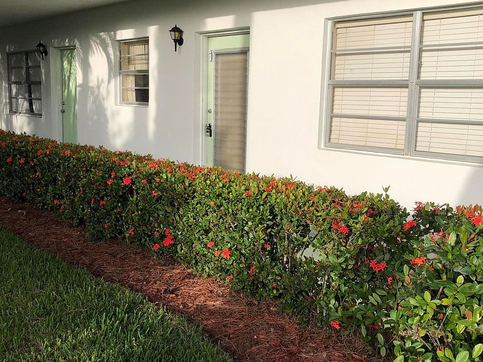 Home For Sale In Cedar Pointe