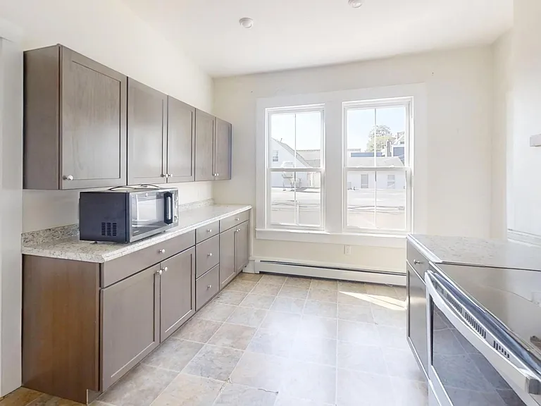 187 Main St #1 — Photo 4