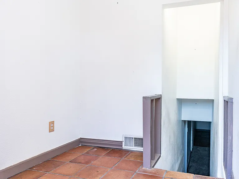 1221 Main St — Photo 32