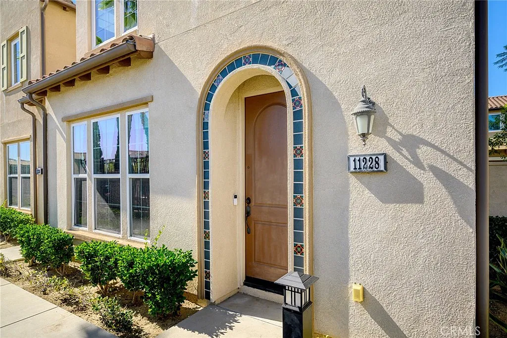 4 bed, 1710 sqft, $5,200 — Photo 2