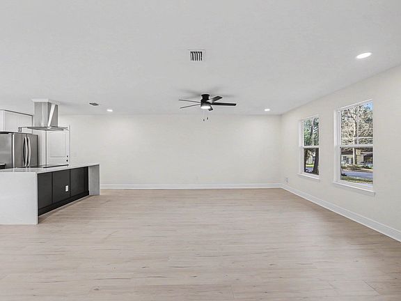 4th image of 1927 Lawson Rd