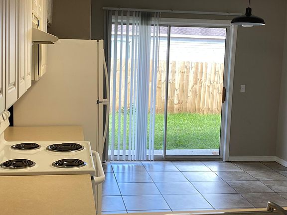 2nd image of 1002 Antigua Cir