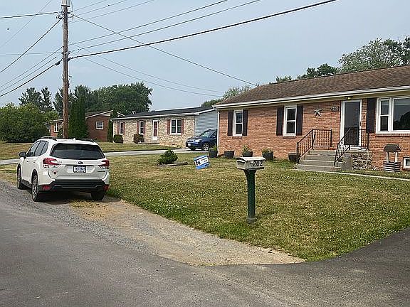 3rd image of 202 Massie Dr