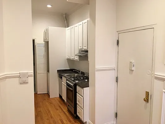 Rented by Skyline Realty LLC II | media 11