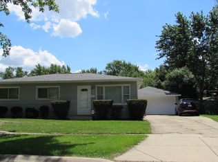 605 Ridgewood Rd, Streamwood, IL 60107