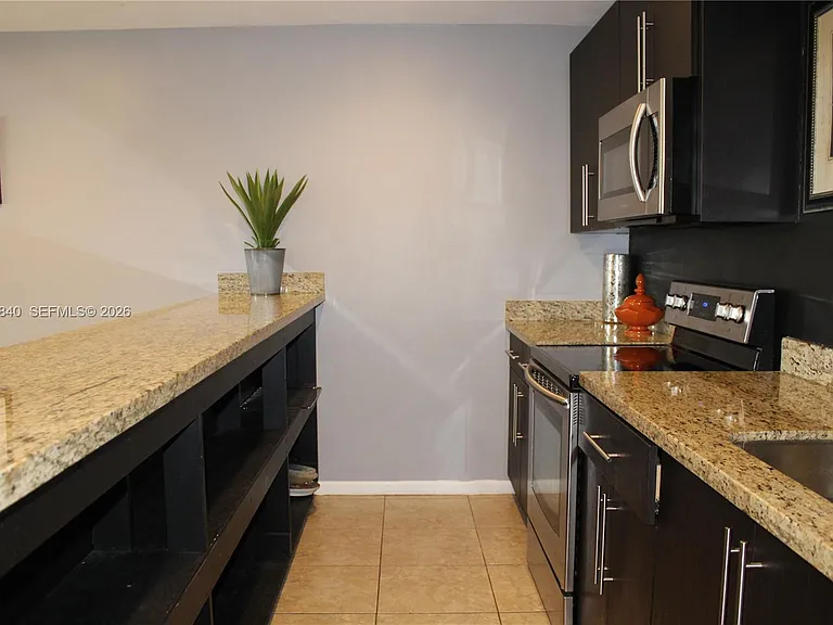 421 NE 1st St #112 — Photo 27