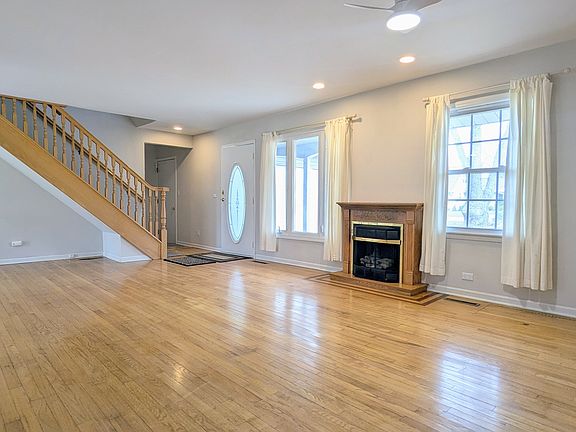 4th image of 709 W Kenilworth Ave