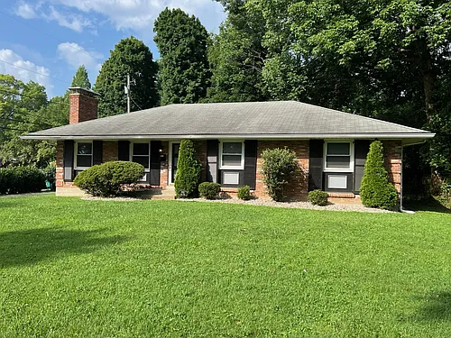 1502 Lynn Way Photo 1