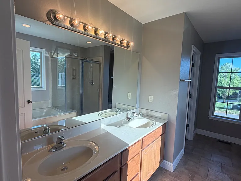 260 Roundhill Rd — Photo 13