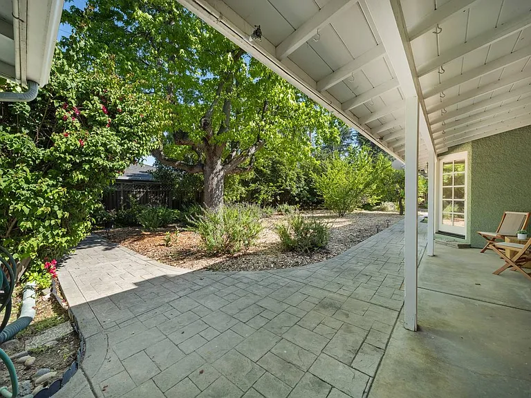 12100 Saraglen Dr — Photo 10
