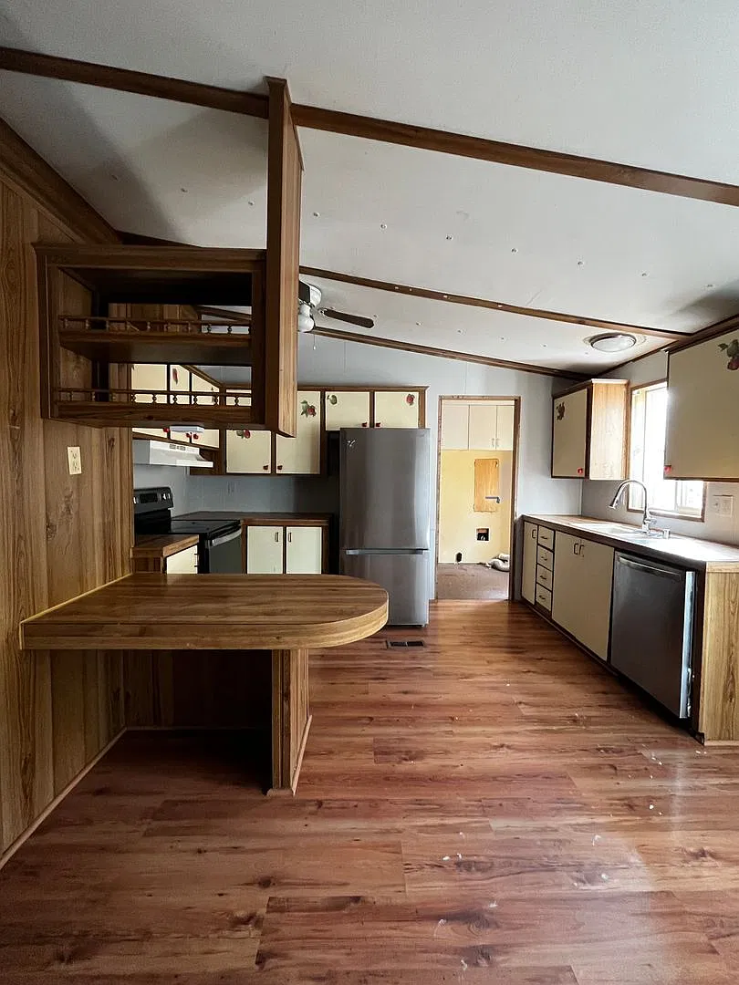 3 bed / 2 bath manufactured home on 5 acres — Photo 3